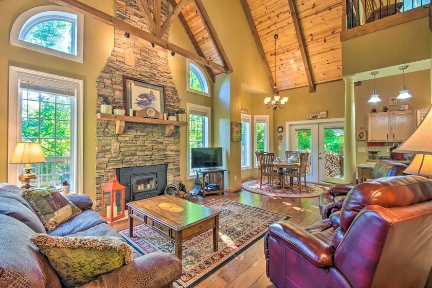 3 Mi to Museums: Smoky Mountains Cabin w/ Deck - Image 1