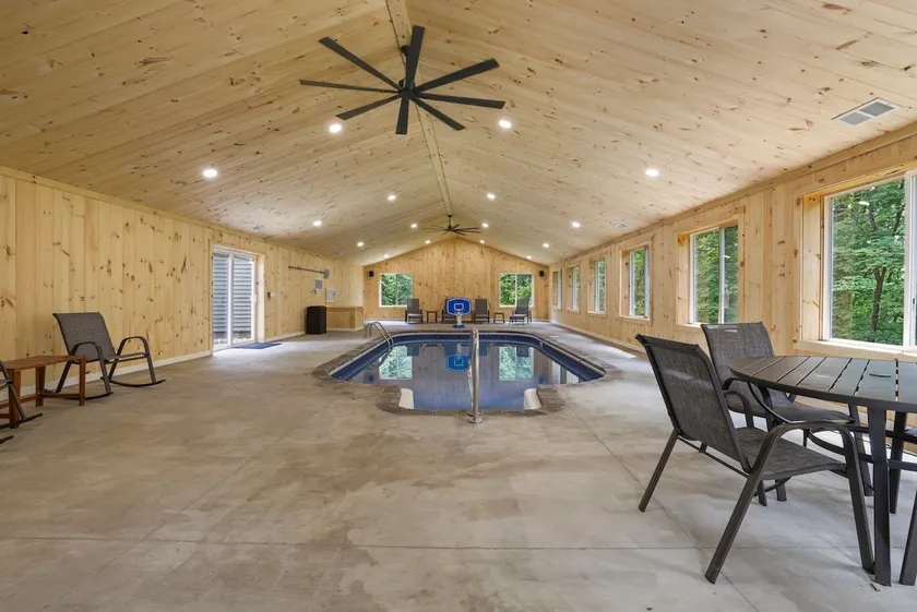 Deer Run Manor - Indoor Pool, Hot Tub & Game Room - Image 1