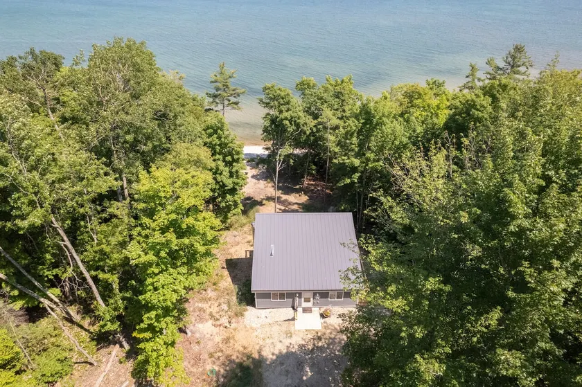 Thimbleberry Cottage: Lake Michigan Fall Getaway | Fireplace & Waterfront | Sleeps 6 - Image 1