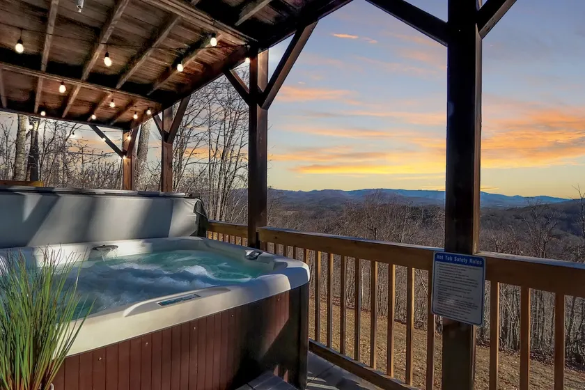 Rest S'more! Mountain View and HOT TUB! - Image 1