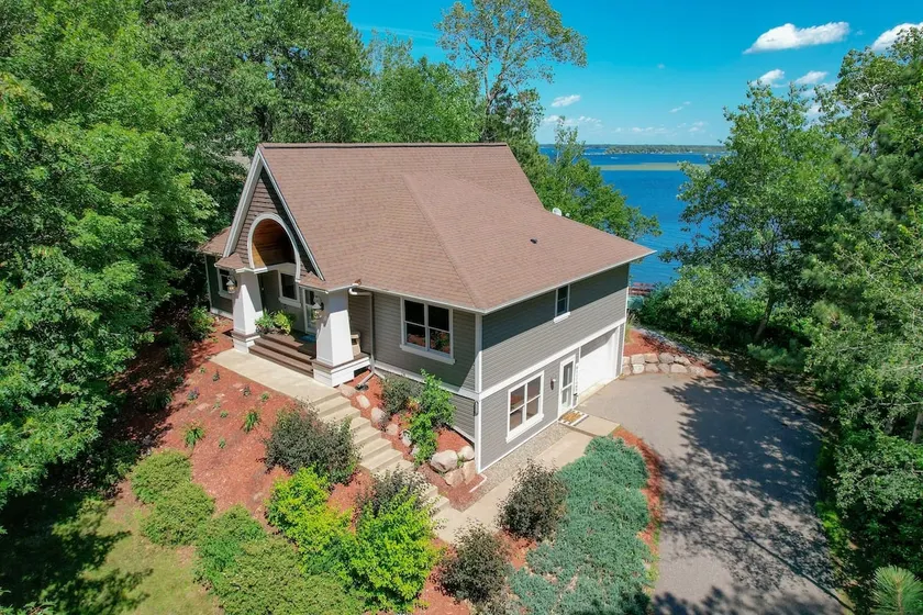 Luxury Lakefront Retreat, Hot Tub, Game Room, Views - Image 1