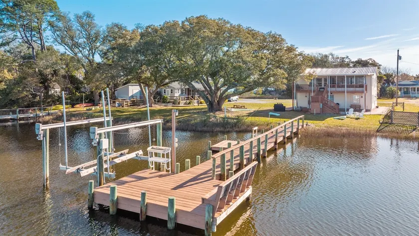 Big Oaks - Private Dock, Hot Tub, Sunset Views - Image 1