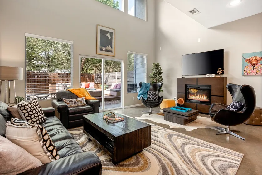 2 Min Walk Dickies Arena | Lux Home | Parking - Image 1
