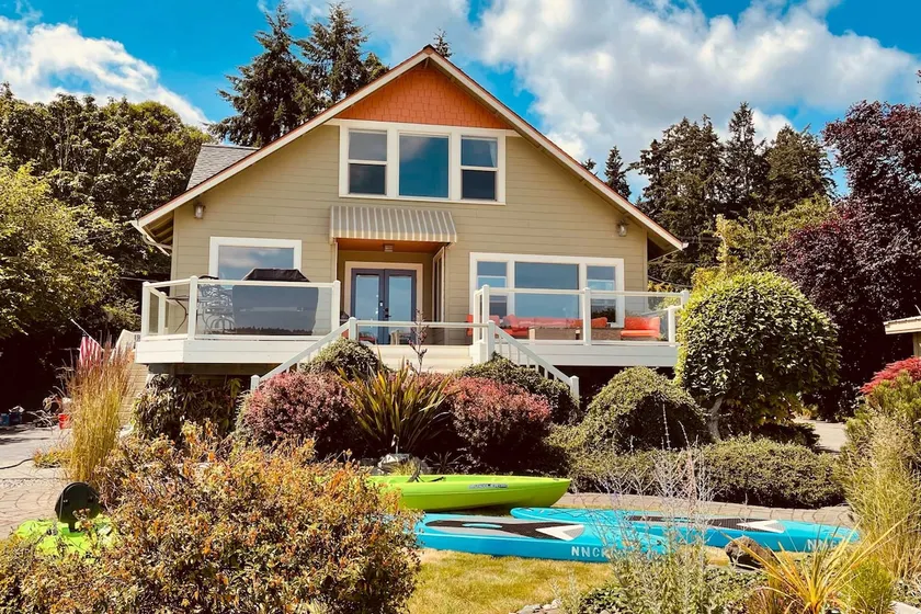 Direct Beach Access: Getaway on Port Orchard! - Image 1