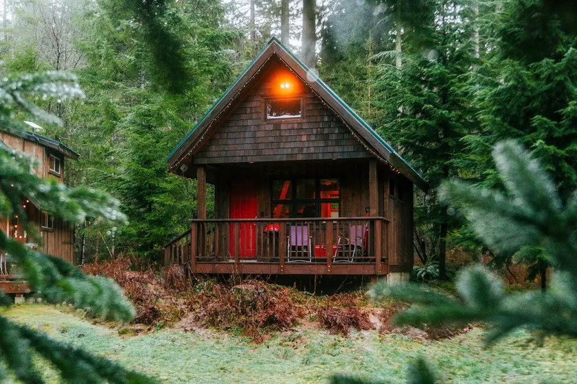 The Loft @ SkyCamp: Romantic Cabin near Stevens Pass, fit for two - Image 1