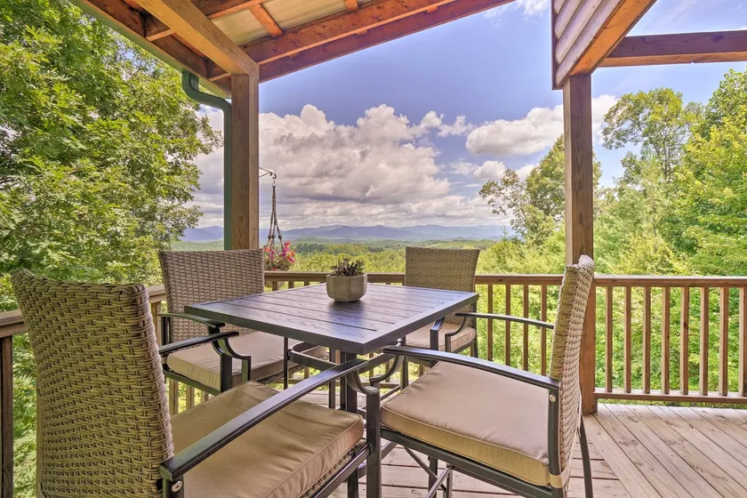 ‘Hiwassee Hideaway' Cabin w/ Mountain Views! - Image 1