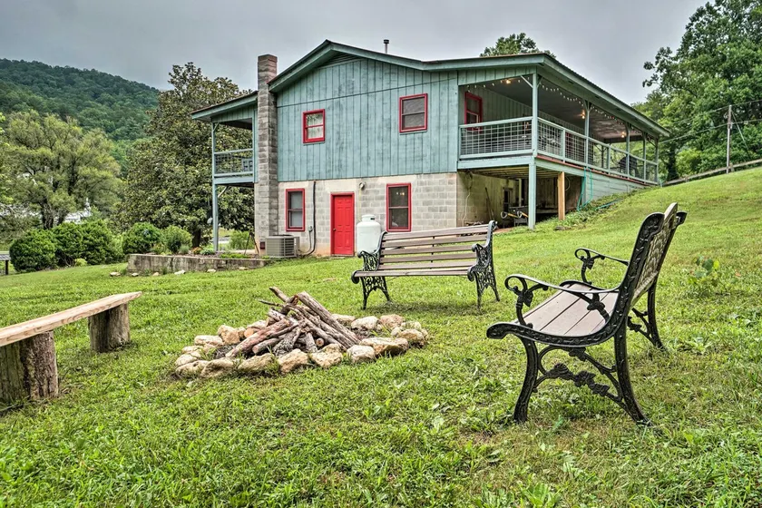 Whirlpool & Feuerstelle: Ein tierfreundlicher Urlaub in Clayton! - Image 1