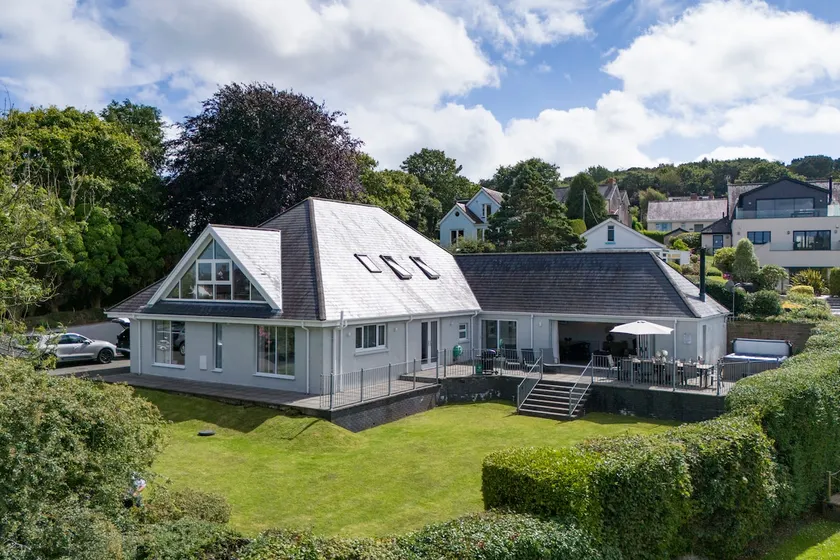 The Hawthorns - Large Luxury Cottage, Hot Tub, Sea Views - Image 1