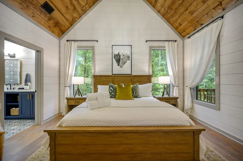 Couples Cabin | Hot Tub · Fireplace - Image 1