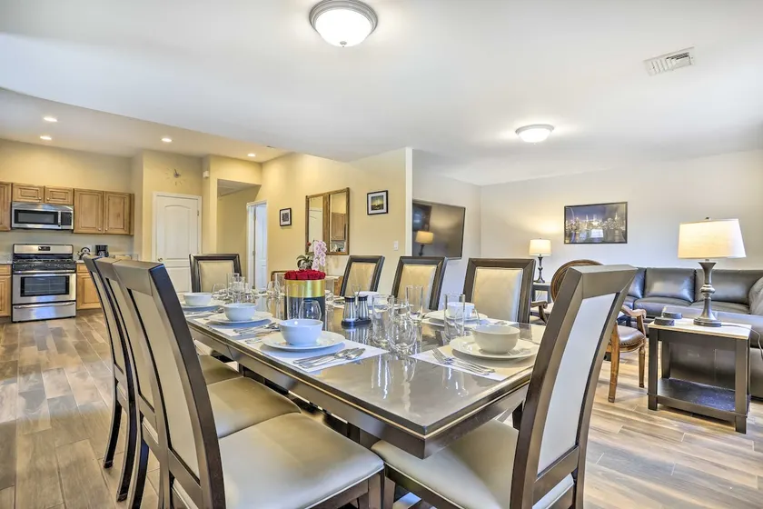 Ideally Located Glen Cove Apartment! - Image 1