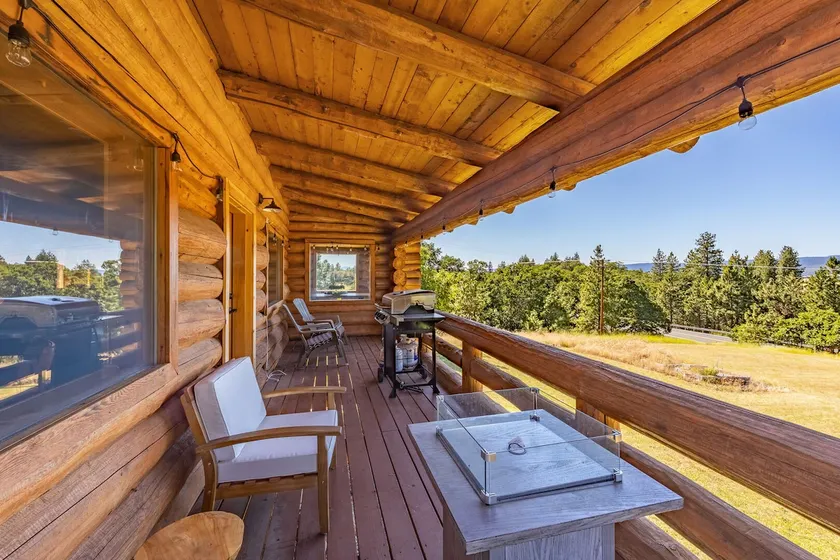 Rowland Log Cabin - Rustic Getaway - Image 1