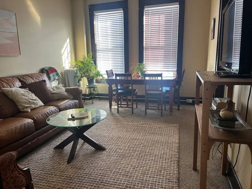 Spacious 3 Queen Suite - Centrally Located - Image 1