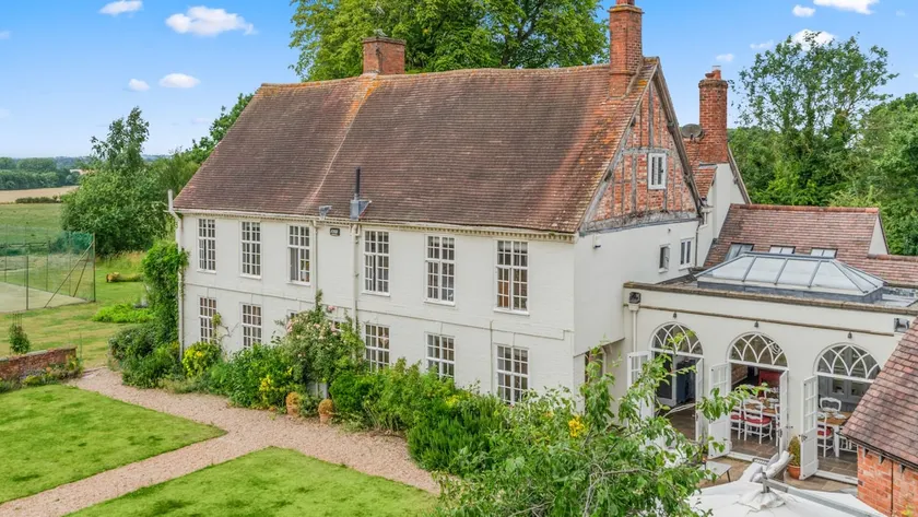 Kington Grange - sleeps 16 guests in 7 bedrooms - Image 1