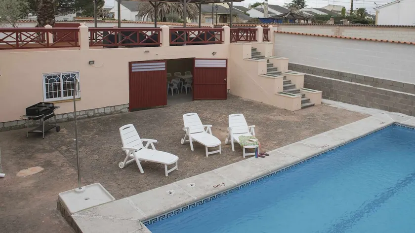 The house of the tinaja - a country house with a pool - Image 1