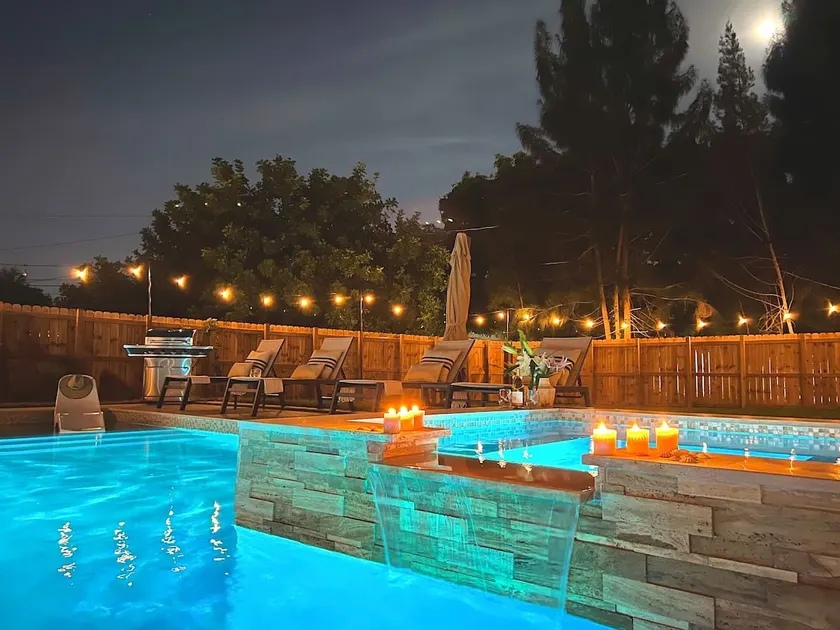 Fox Garden-Heated Pool-Spa- Boho-Downtown & Beach - Image 1