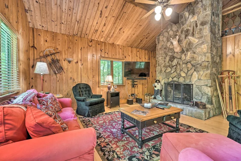 Serene Sky Valley Family Chalet w/ Fireplace - Image 1