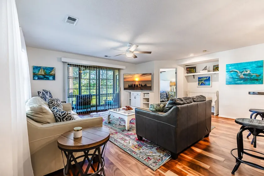 Turtle Cove Haven: Your Coastal Escape - Image 1