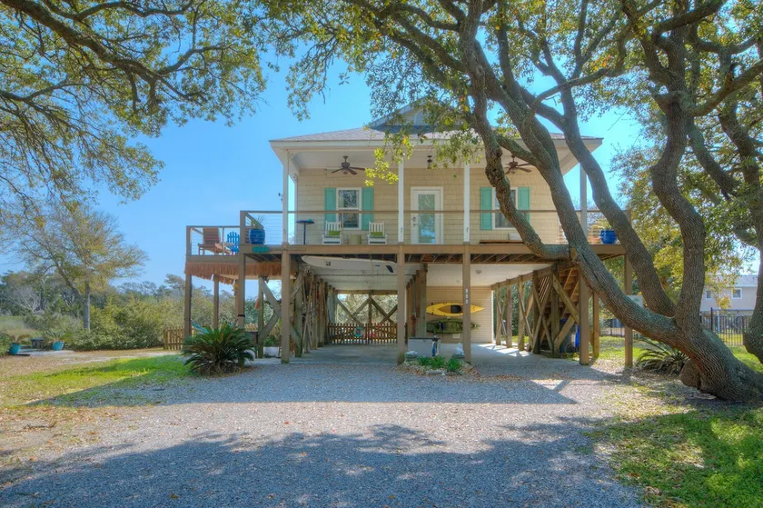 302 37th Place E | Marsh Views | Kayaks and Beach Bikes - Image 1