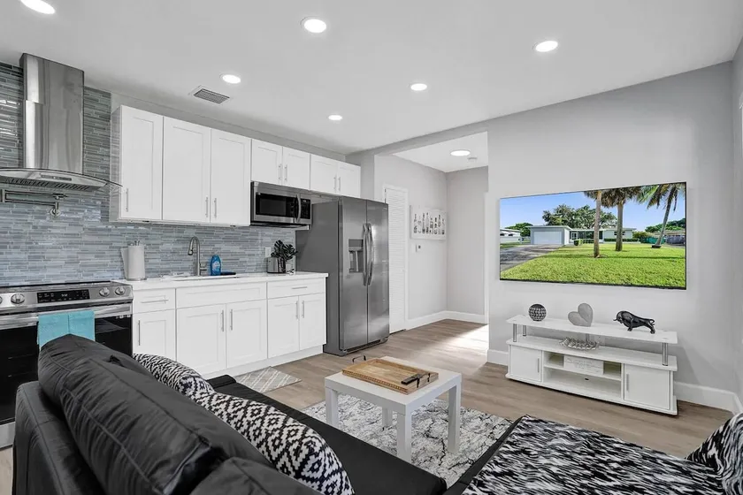 The Back Wave Luxury Home - Image 1