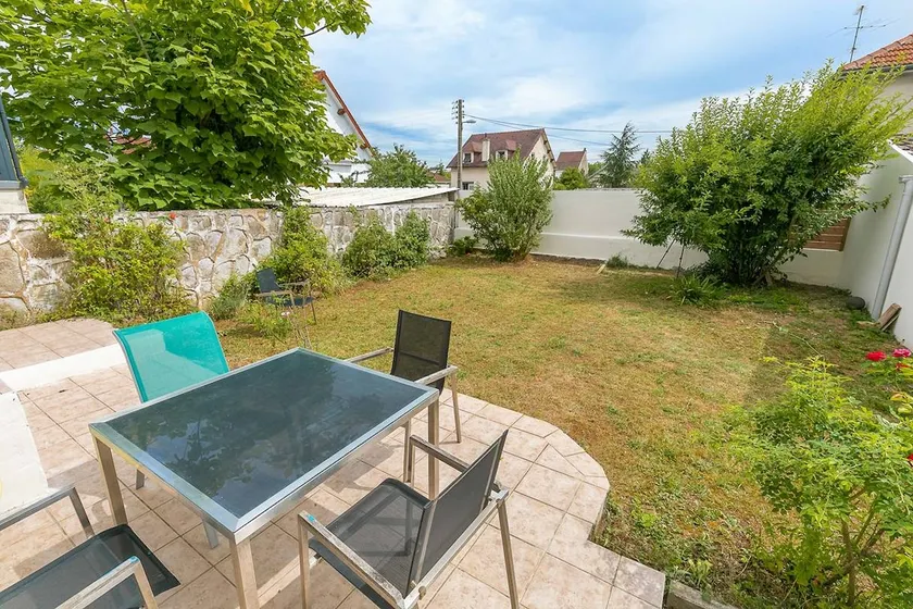 La Montrachet - Image 1