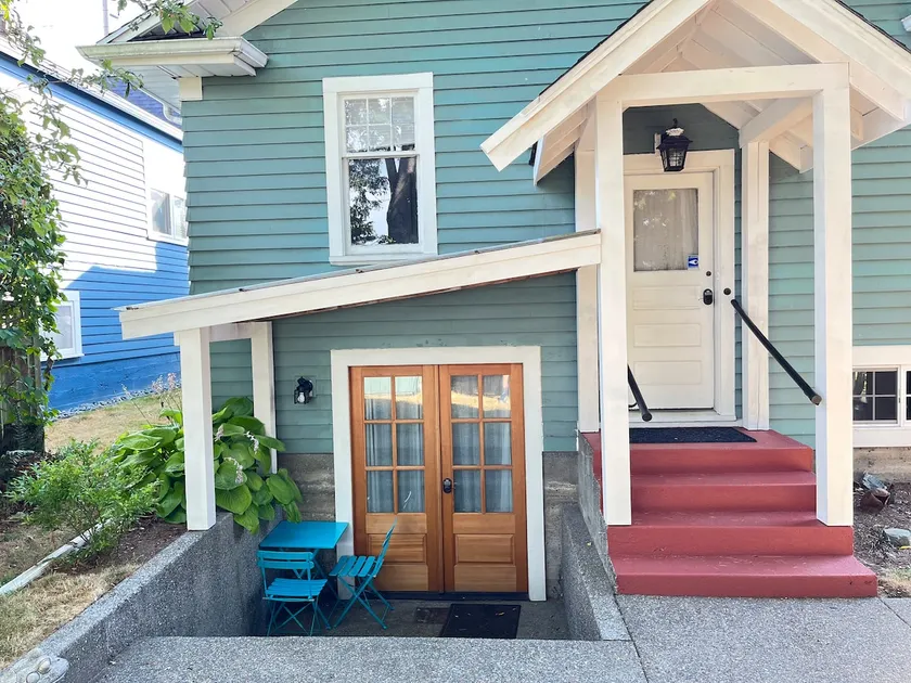 Walk to Greenlake | Full Kitchen | Patio | BBQ - Image 1