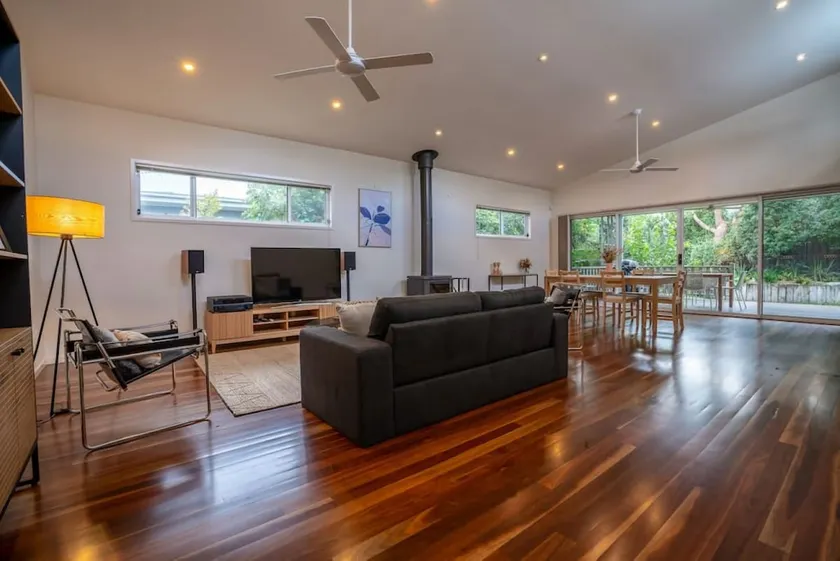 Under 200m from the sea: Frankie's Place - Image 1