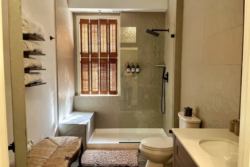 Old Town Alexandria, VA: Modern 2-Bedroom in Hist - Image 1