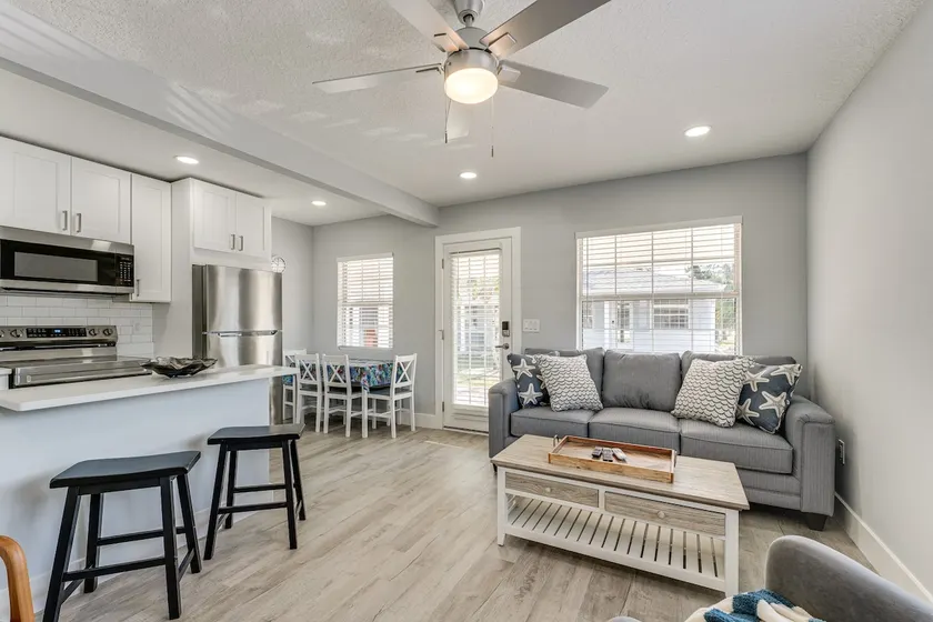 Walk to Gulf: Madeira Beach Condo w/ Patio - Image 1