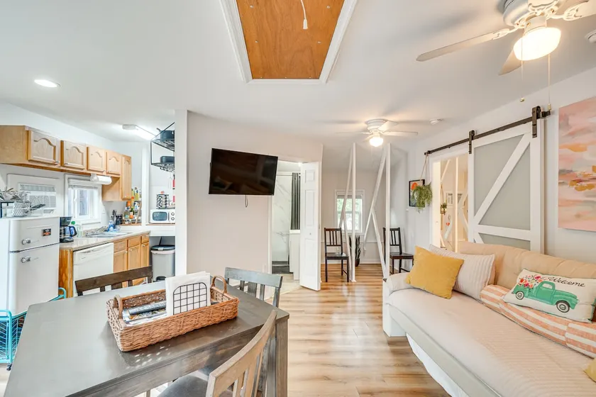 Epic Brunswick Apartment with Hot Tub! - Image 1