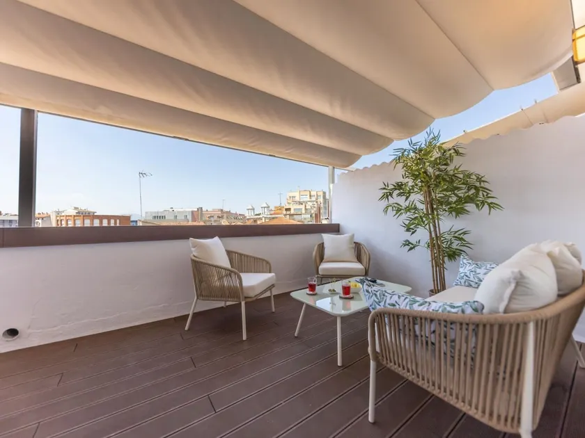 Bravissimo Eiximenis, with beautiful terrace and views - Image 1