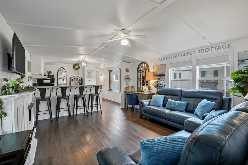 Near Water: Lake Dallas Home w/ Furnished Patio! - Image 1