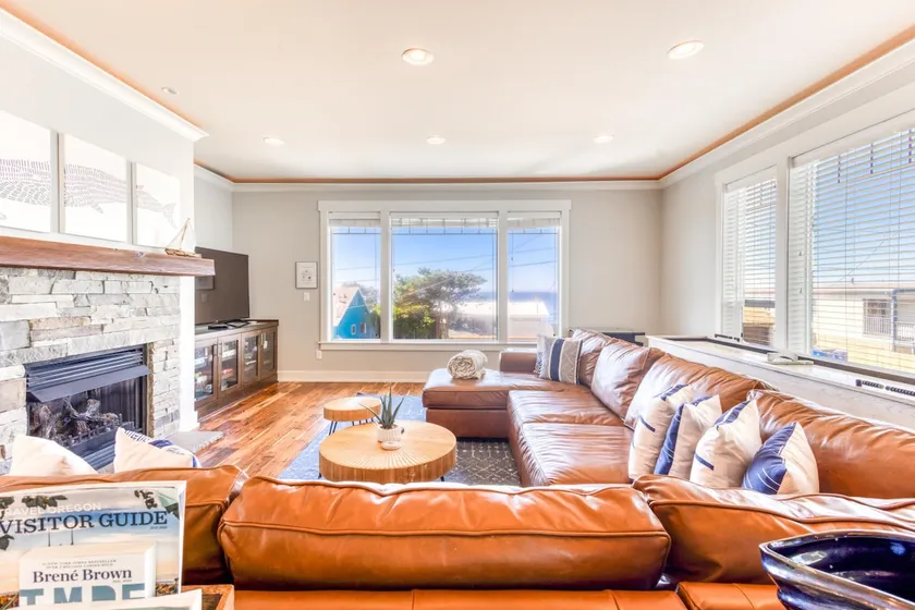 Blue Whale · Ocean Views, Hot Tub, Sleeps 16 - Image 1
