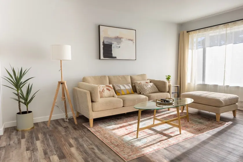 Renton lovely 2-bedroom apartment free parking - Image 1