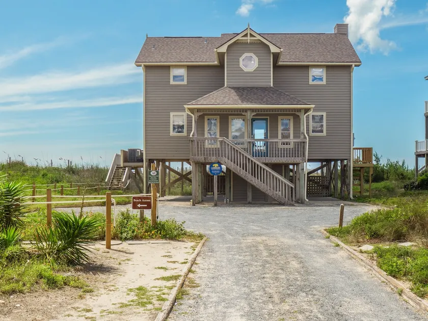 Wynd Swept # 111 Oceanfront House, Pool, Tennis courts, kayak launch! - Image 1