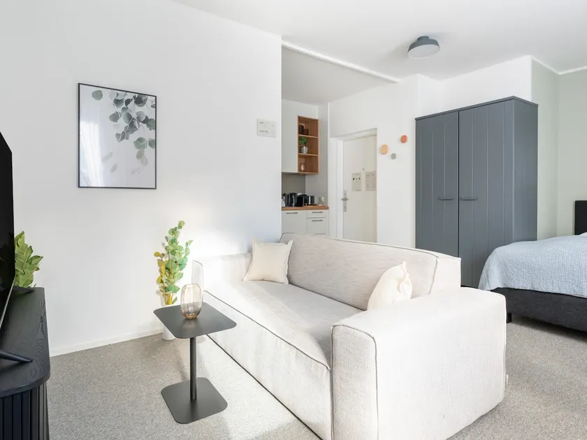 limehome Linz Friedrichst | Single Suite M seating - Image 1