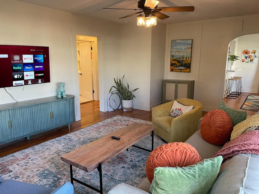 1038 Hollywood · Full House Near Campus & Downtown - Image 1