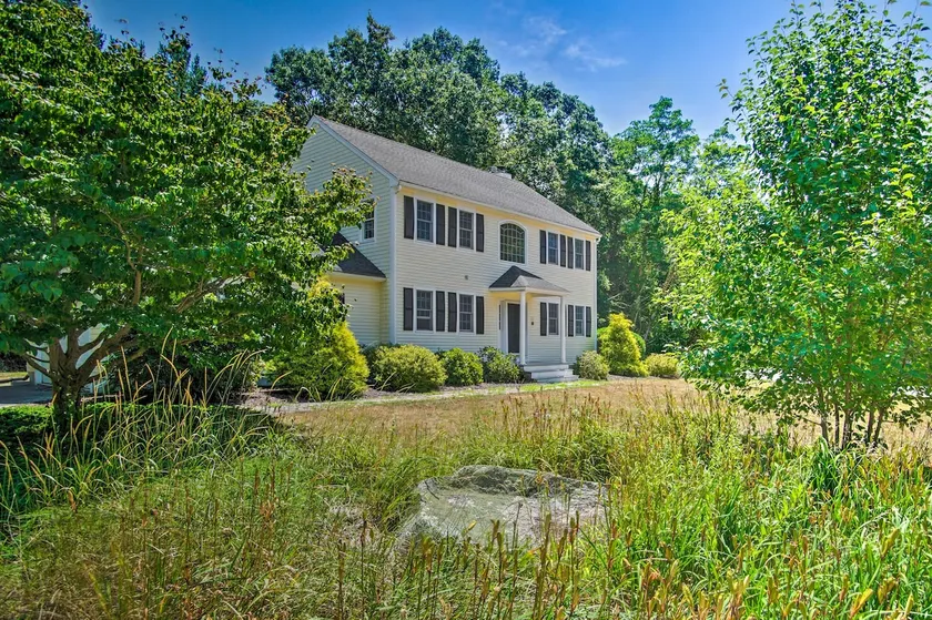 Marion Home w/ Private Deck < 1 Mi From Beach - Image 1