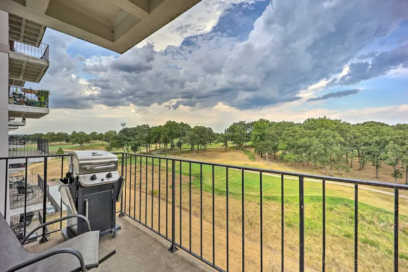 Golf Course & Lake Views: Cozy Afton Condo! - Image 1