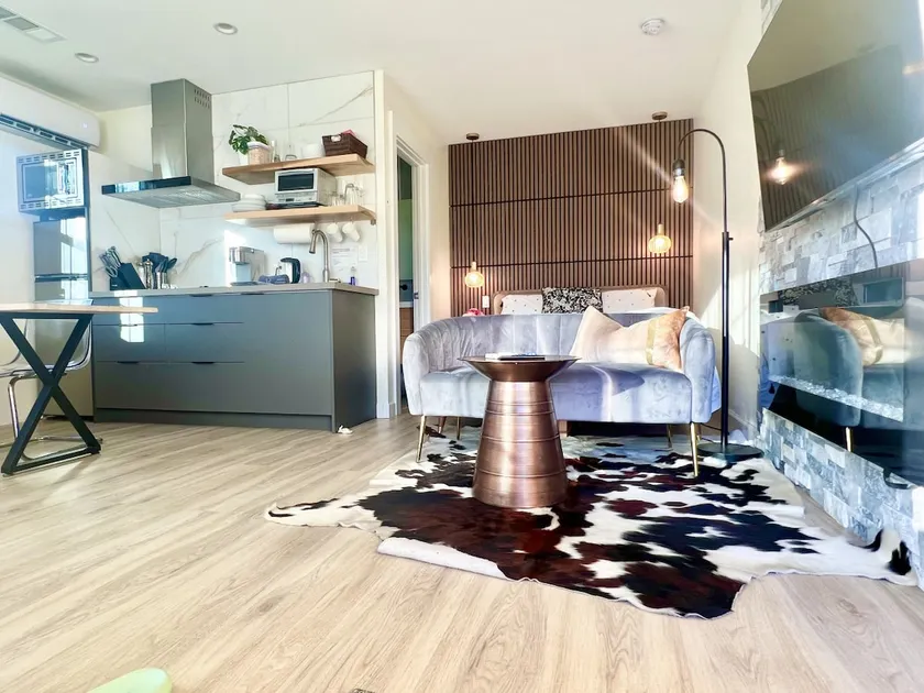 Lovely Downtown Modern New-Build, w/Secure Parking - Image 1