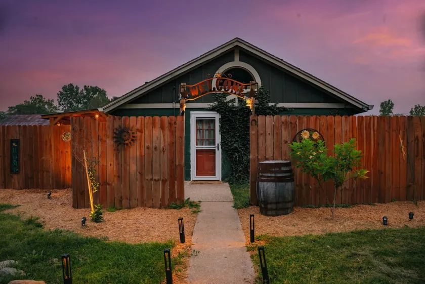 Cowboy Bunkhouse hot tub/lake/farm/nature - Image 1