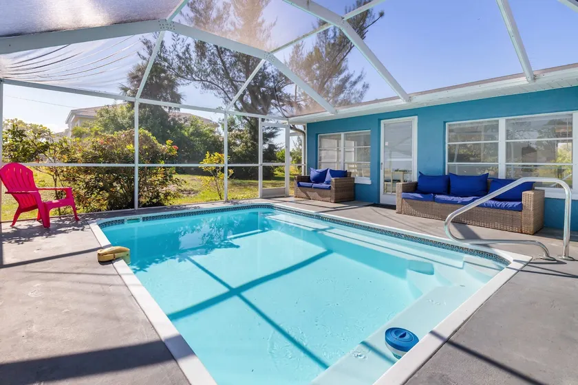 Relaxing 4 bedroom home with Pool - Image 1