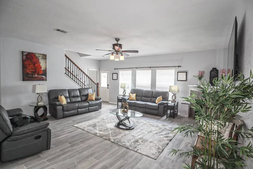 Modern 5 Bedroom, 3 Full bathroom, + PlayStation. - Image 1