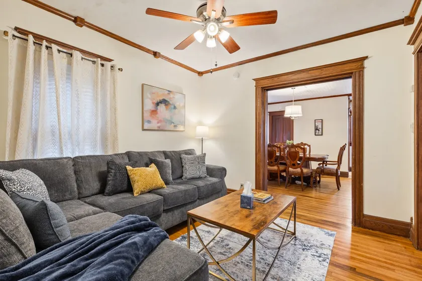 Spacious 4 BDRM w/Onsite Parking & A/C! - Image 1