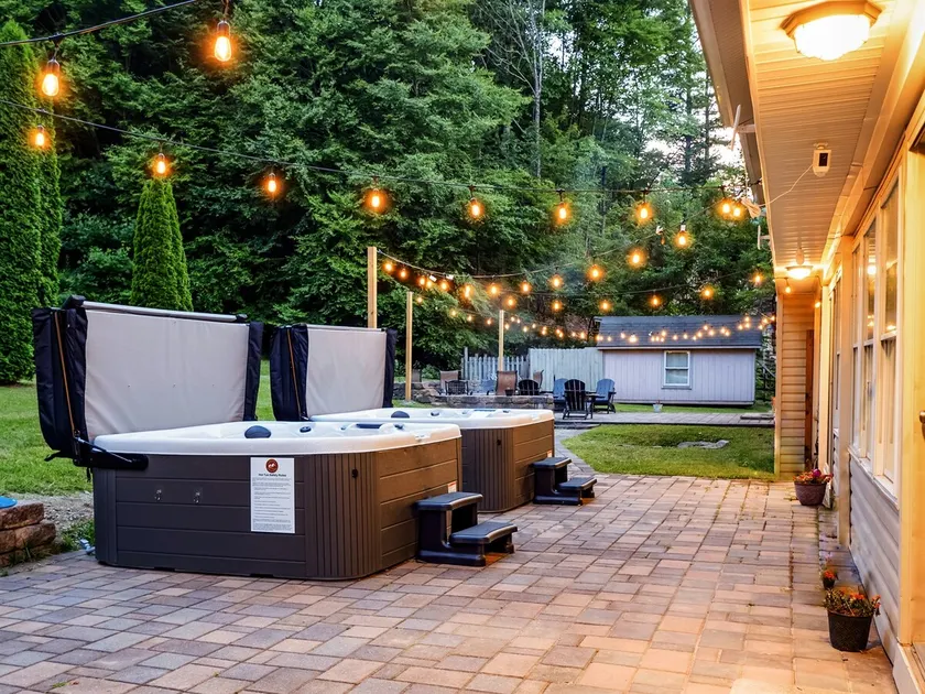 Mtn Lodge w/ 2 Hot Tubs, Pool, Arcade, Sleeps 25 - Image 1