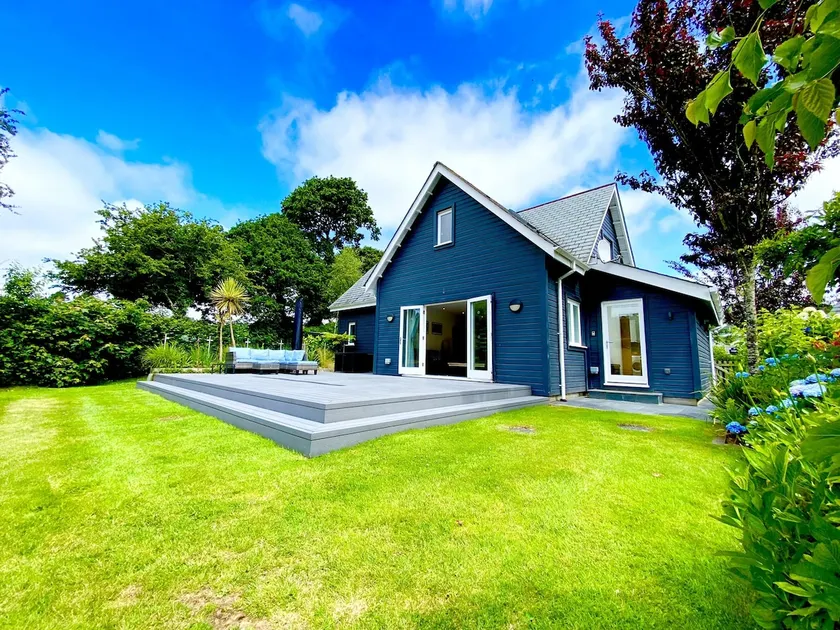Exceptionally stunning & modern Villa 9 - non pet - Image 1