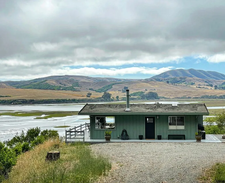 Moonrise | Charming Retreat w/ Privacy & Lake View - Image 1