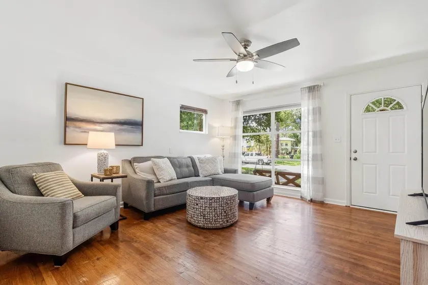 Peaceful, Central 4BD with Carport and 65\" TV! - Image 1