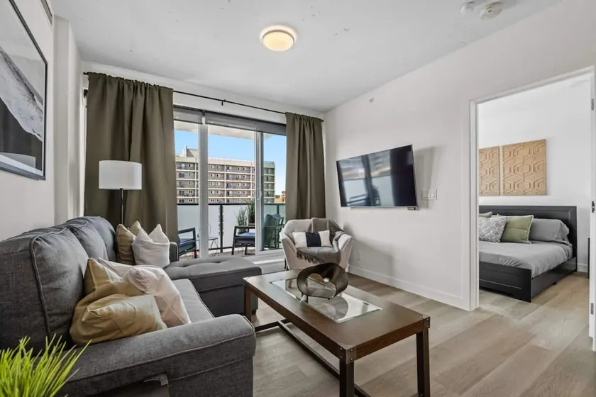 Central 2BR in Kensington w/ Parking + AC - Image 1