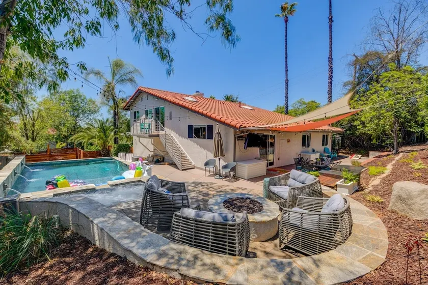 Entertainers Dream Pool Home - Image 1