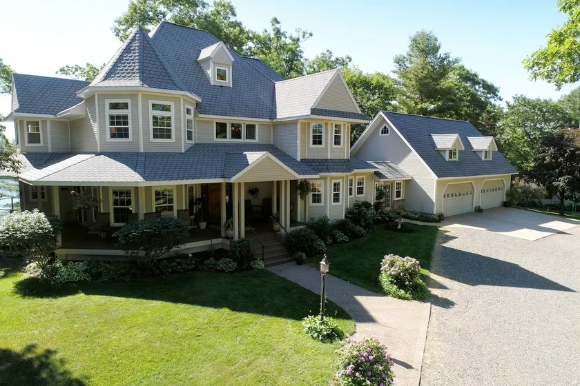 Golf Road Lake House - Image 1
